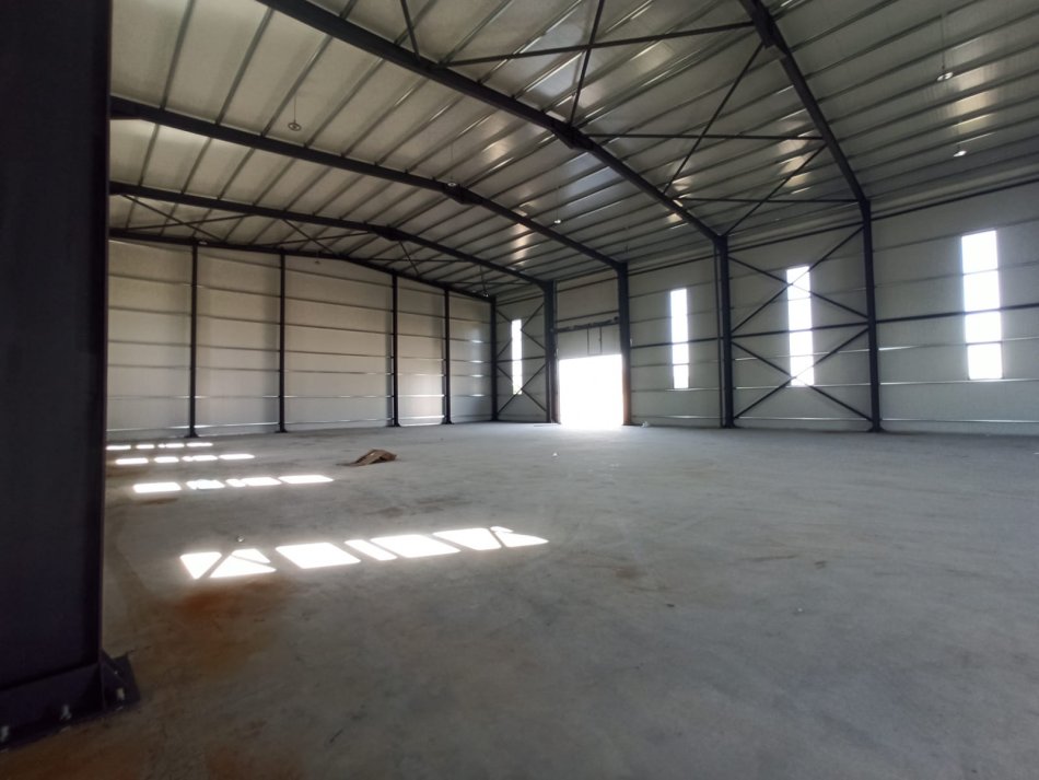 Tirane, jepet me qera ambjent biznesi , 1.075 m² 5.000 € 