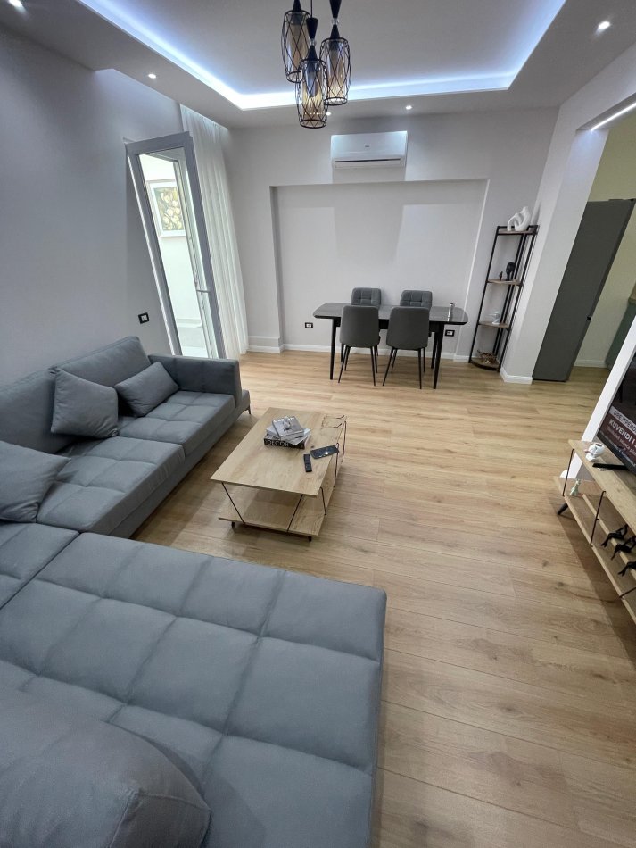 Tirane, jepet me qera apartament 2+1 Kati 11, 100 m² 850 € 