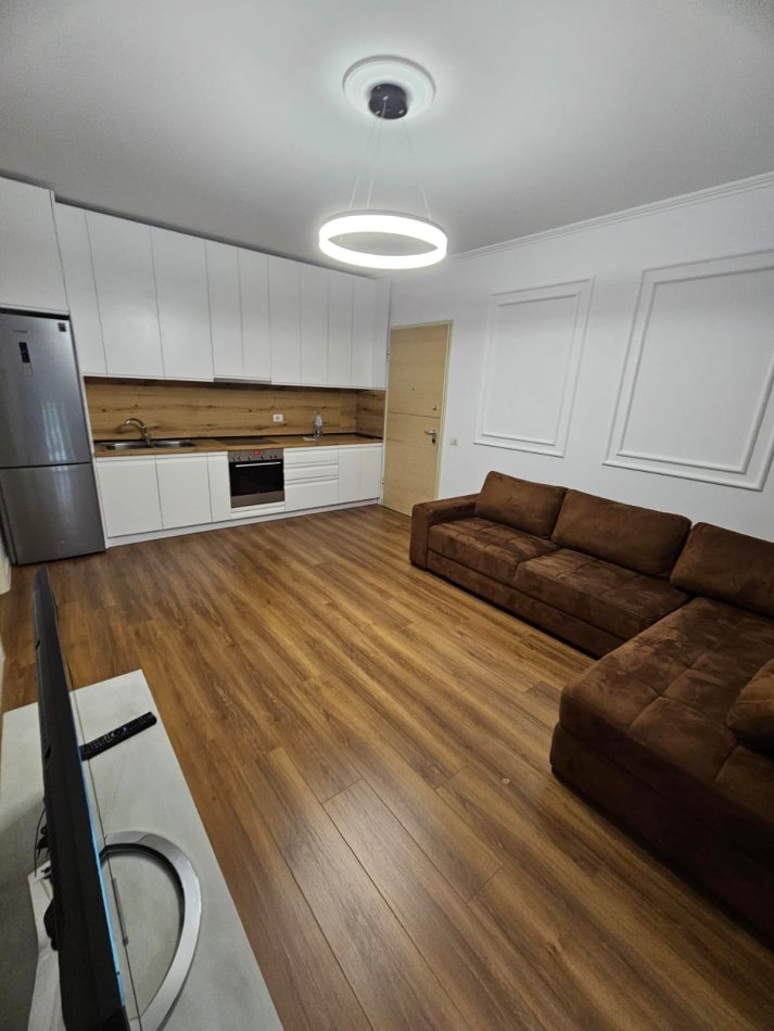 Tirane, jepet me qera apartament 1+1 , 70 m² 600 € 