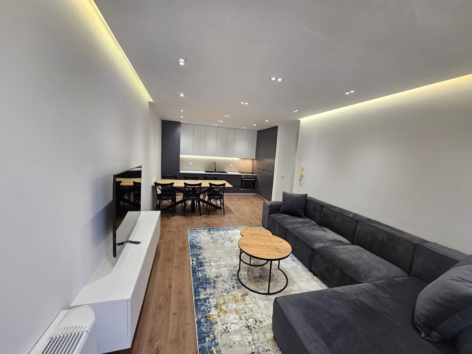 Tirane, jepet me qera apartament 2+1 , 100 m² 1.000 € 