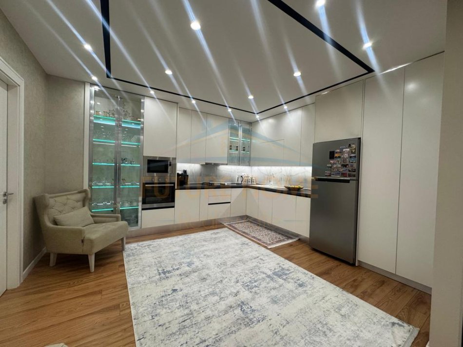 Tirane, shitet 3+1 Kati 4, 131 m² 290.000 € (ISH FUSHA AVIACIONIT)
