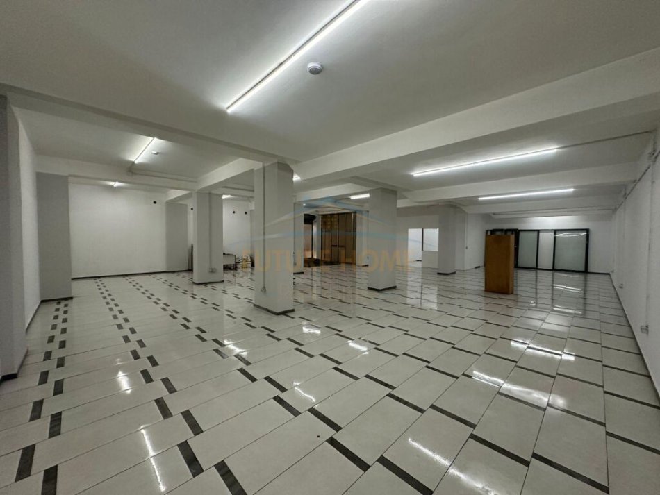 Tirane, jepet me qera ambjent biznesi Kati 0, 328 m² 1.300 € 