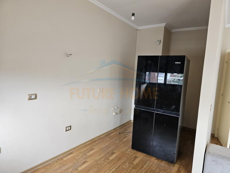Tirane, jepet me qera apartament 2+1 Kati 3, 124 m² 800 € 
