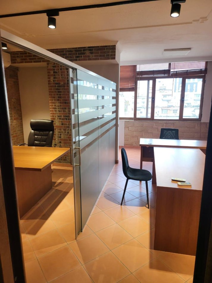 Tirane, jepet me qera zyre , 70 m² 600 € 