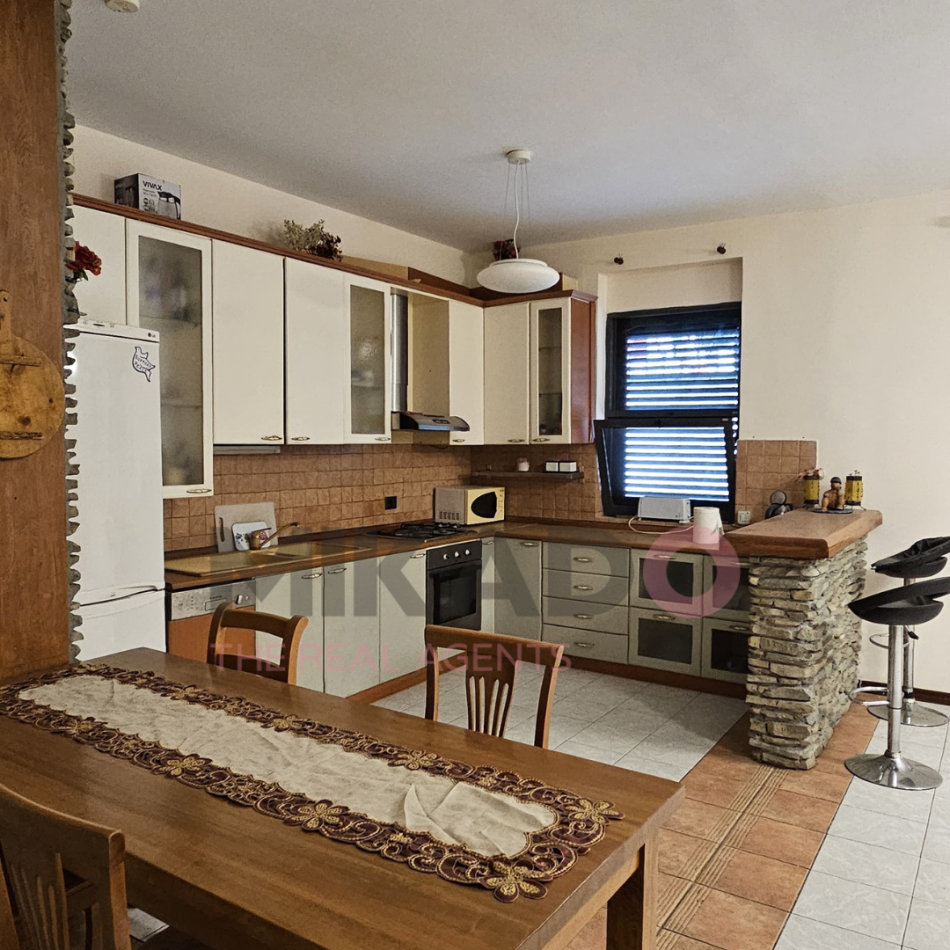 Tirane, shitet Vile 4+1 , 390 m² 480.000 € (VILAT GJERMANE)