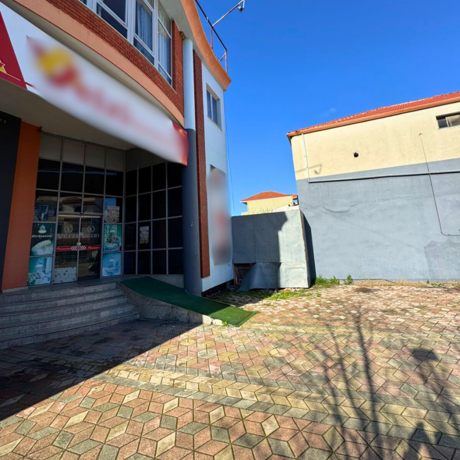 Kavaje, jepet me qera ambjent biznesi Kati 1, 800 m² (Shetitorja,Josif Budo,Kavaje)