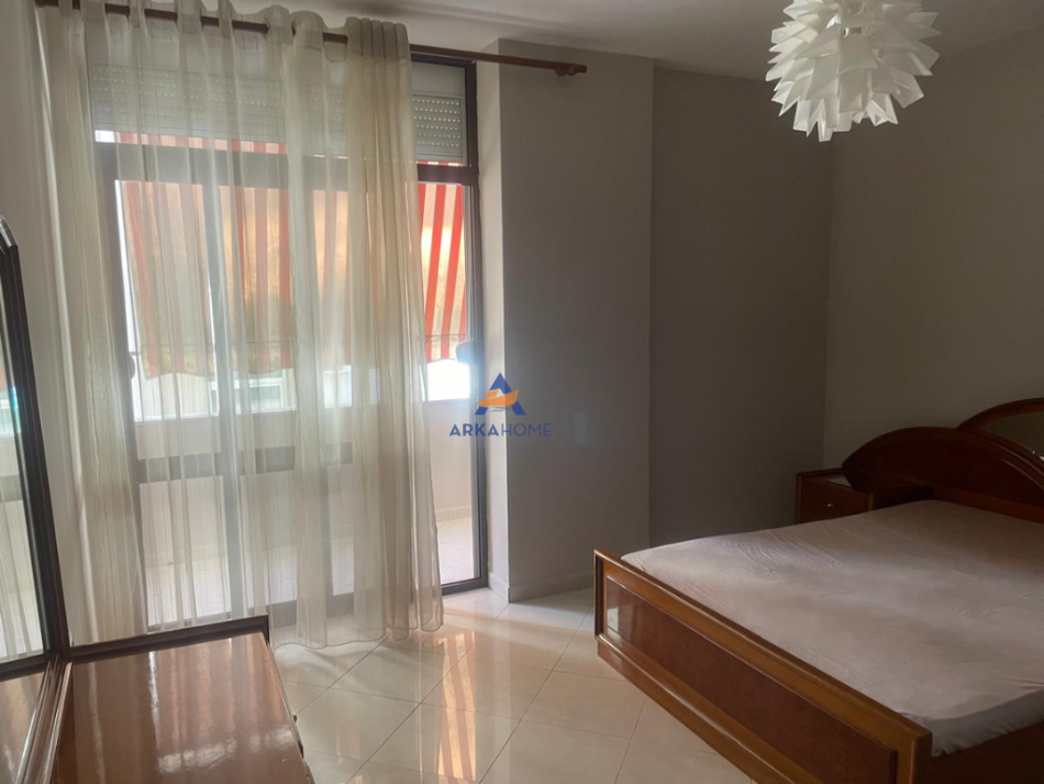 JEPET APARTAMENT ME QERA 1+1+BALLKON PRANE LION PARK,RRUGA E ELBASANIT 500 EURO.