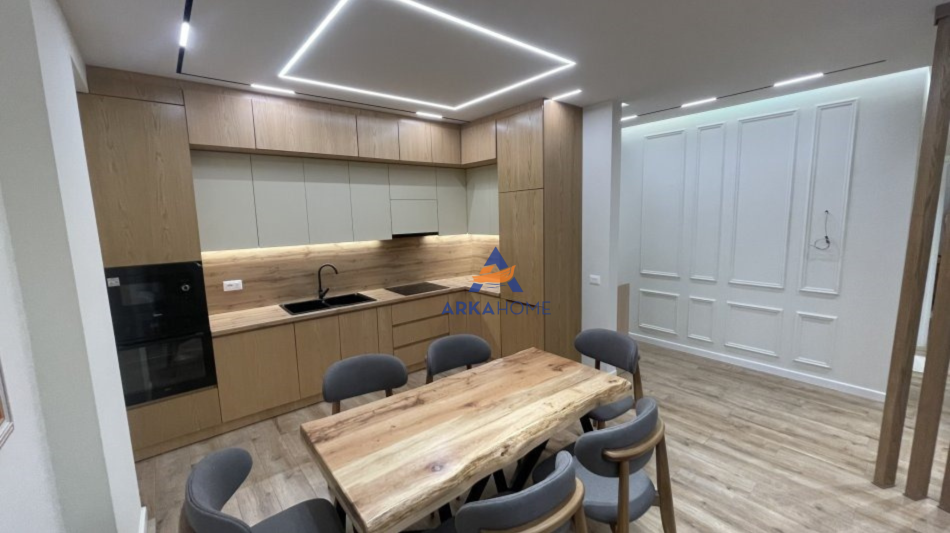 Tirane, jepet me qera apartament 2+1+Ballkon Kati 2, 116 m² 1.700 € (LIQENI I THATE)