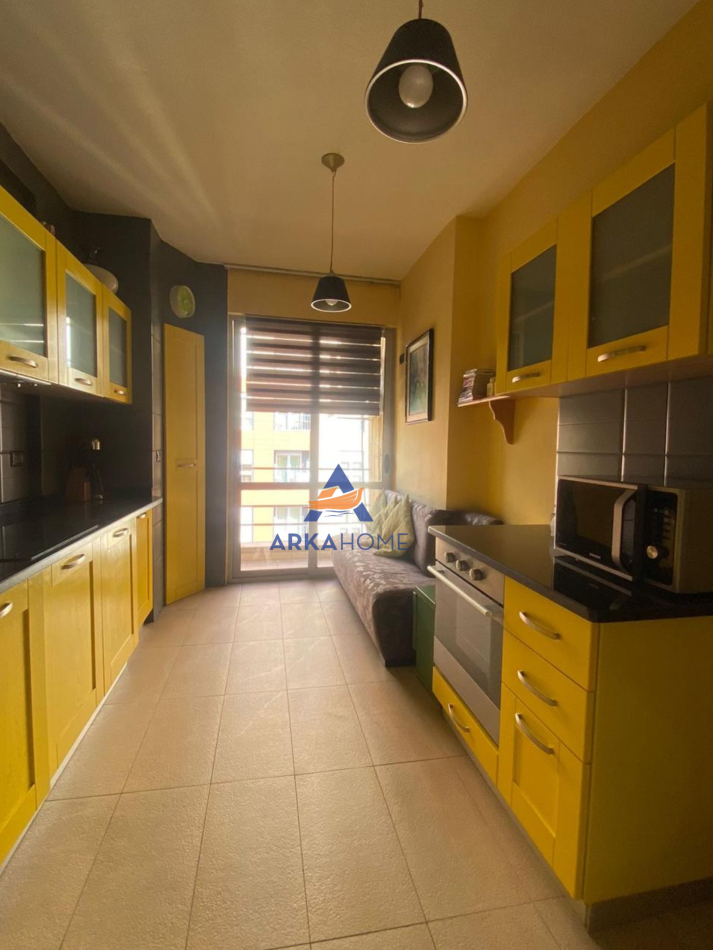 Tirane, jepet me qera apartament 2+1+Ballkon Kati 5, 120 m² 850 € (HOXHA TAHSIM)