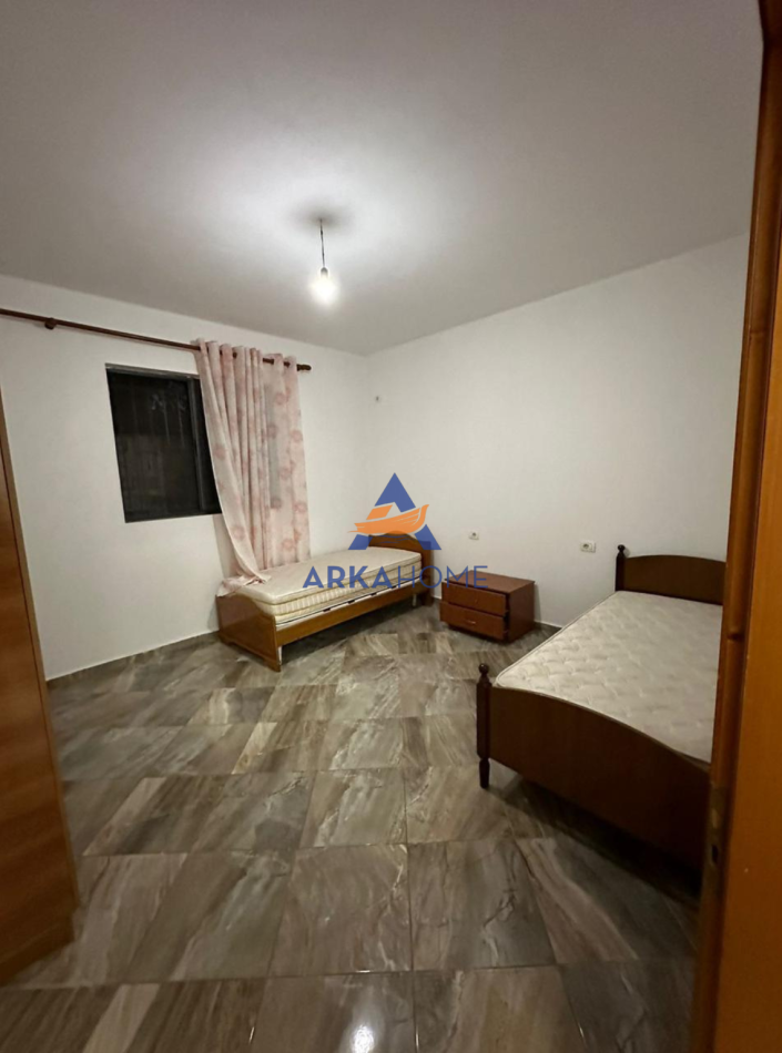 Tirane, jepet me qera apartament 2+1 Kati 1, 90 m² 400 € 