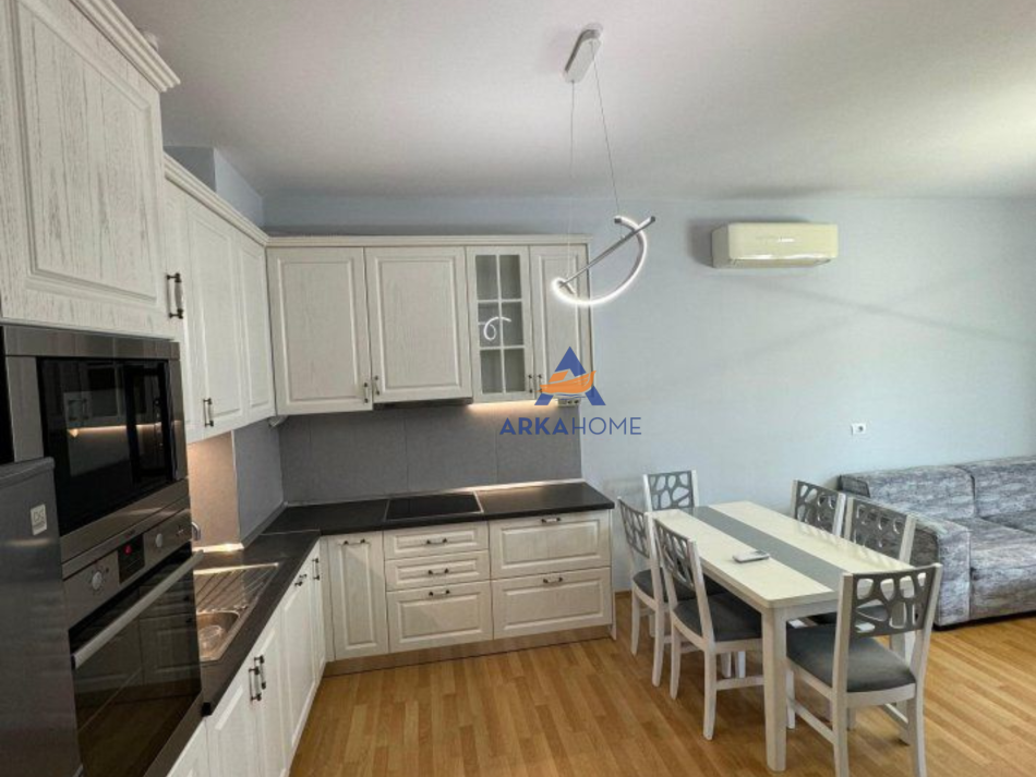 Tirane, jepet me qera apartament 2+1+Ballkon Kati 5, 100 m² 800 € 