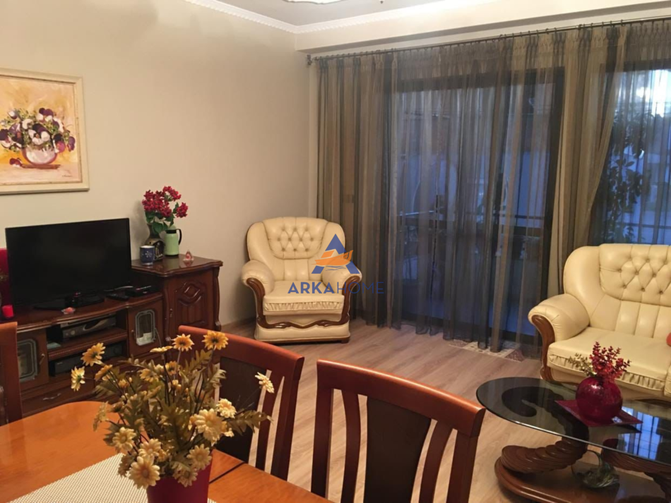Tirane, jepet me qera apartament 1+1+Ballkon Kati 3, 100 m² 530 € (RRUGA HAXHI HYSEN DALLIU)