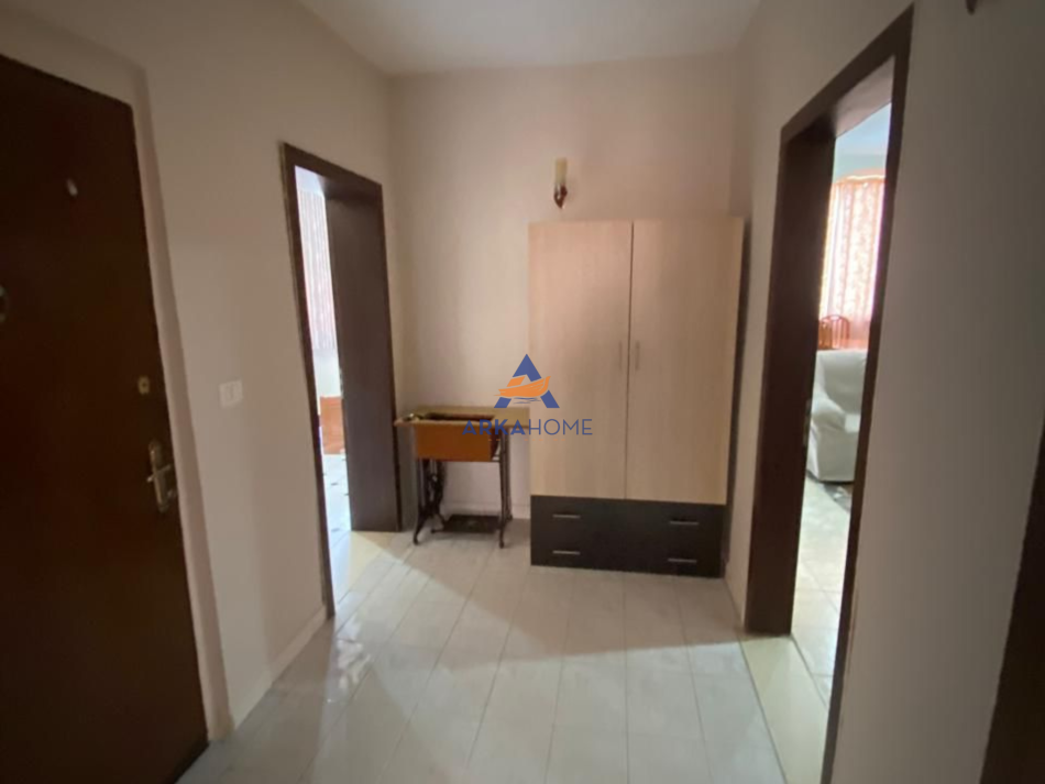 Tirane, jepet me qera apartament 2+1+Ballkon Kati 5, 100 m² 650 € (PRANE AMBASADES AMERIKANE RRUGA ALI VISHA)