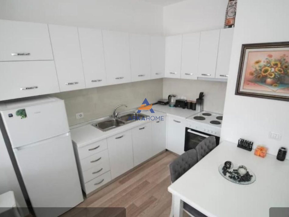 Tirane, jepet me qera apartament 1+1+Ballkon Kati 1, 67 m² 750 € (PRANË TOPTANIT,QËNDER)