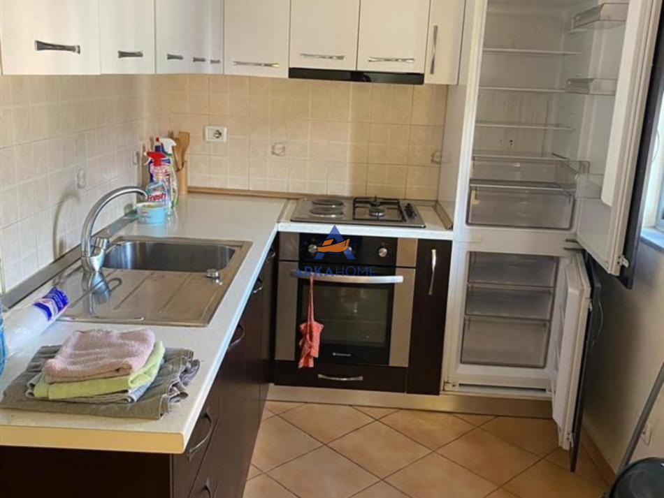 Tirane, jepet me qera apartament 2+1+Ballkon Kati 6, 100 m² 550 € (PRANE KOMPLEKSIT DELIJORGJI)