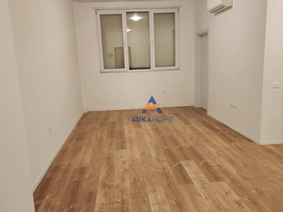 Tirane, jepet me qera ambjent biznesi Kati 0, 62 m² 600 € (&quot;RRUGA HEKALI,SHKOLLA E KUQE&quot;)