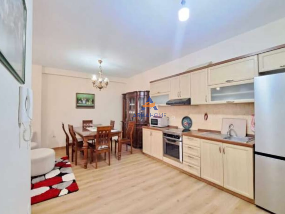 Tirane, jepet me qera apartament 2+1+Ballkon Kati 6, 104 m² 700 € (RRUGA KAVAJES,CONDOR CENTER)