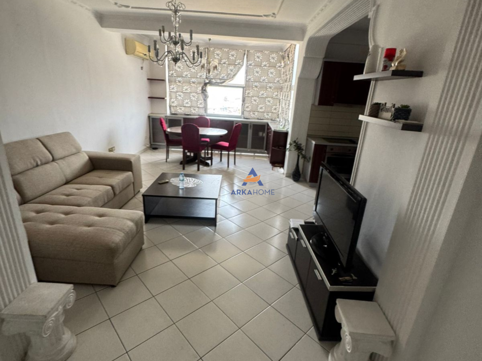 Tirane, jepet me qera apartament 2+1+Ballkon , 120 m² 459 € (astir)