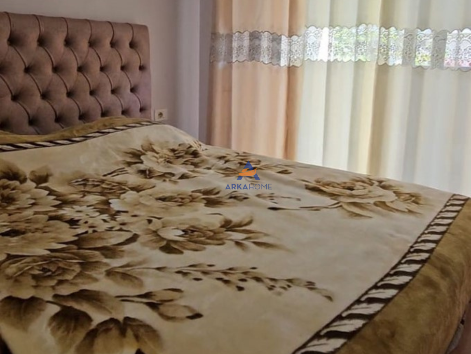 Tirane, jepet me qera apartament 1+1+Ballkon Kati 4, 65 m² PALLATET CABEJ,RRUGA BESIM ALLA 356 EURO.