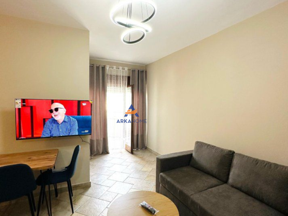 Tirane, jepet me qera apartament 1+1+Ballkon Kati 15, 60 m² 600 € (9 KATESHET)