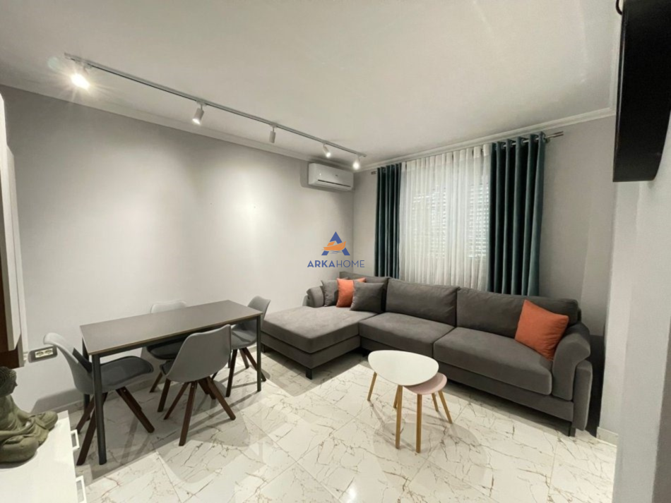 Tirane, shitet apartament 1+1 Kati 2, 60 m² 200.000 € (LIQENI ARTIFICIAL)