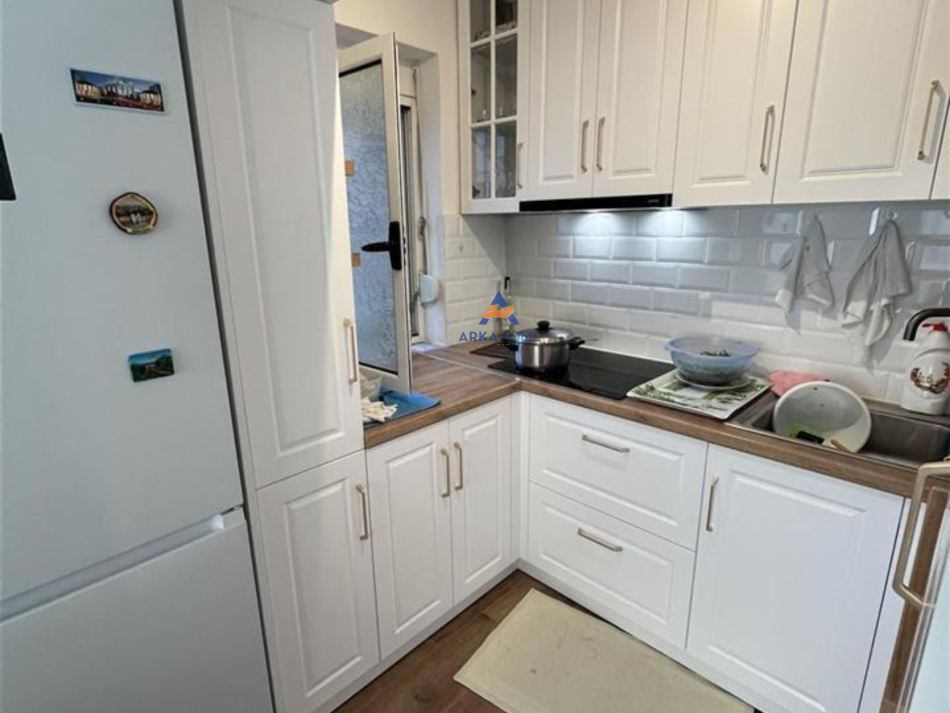 shitet apartament 2+1+Ballkon Kati 3, 81 m² 160.000 € (PRANE MATERNITETIT TE RI ,BRRYL)