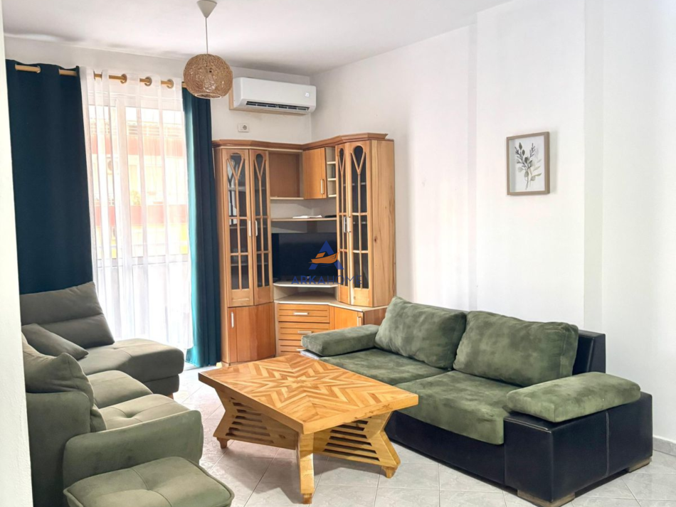 Tirane, jepet me qera apartament 1+1+Ballkon Kati 2, 70 m² 408 € (PRANE KAFE UNIVERS,ASTIR)