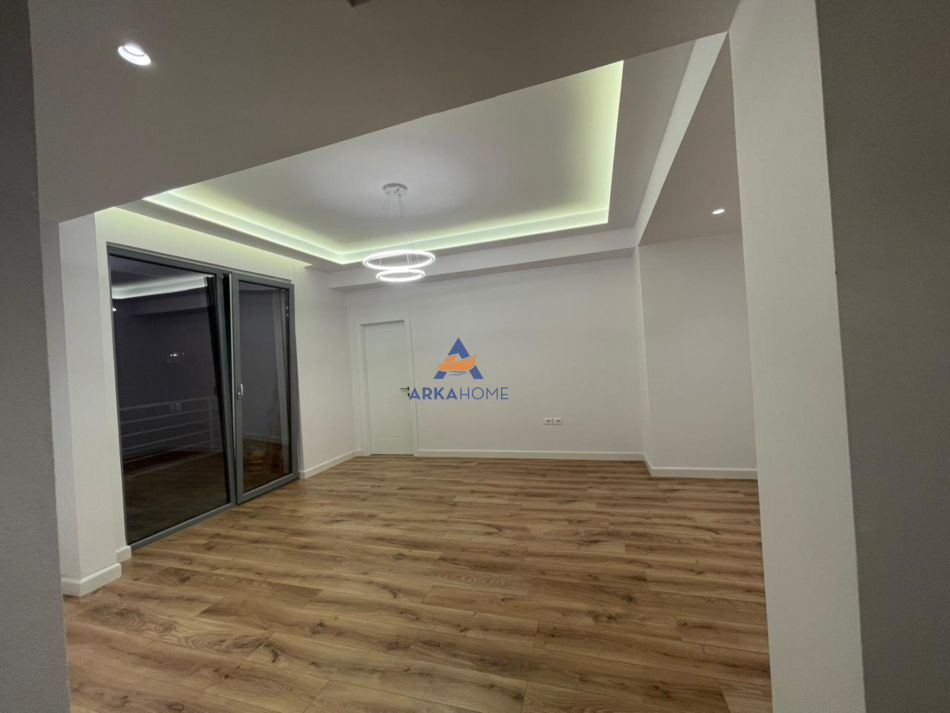 Tirane, shitet apartament Kati 10, 101 m² 212.000 € (RRUGA E KAVAJES, PRANE QENDRES GLOBE)