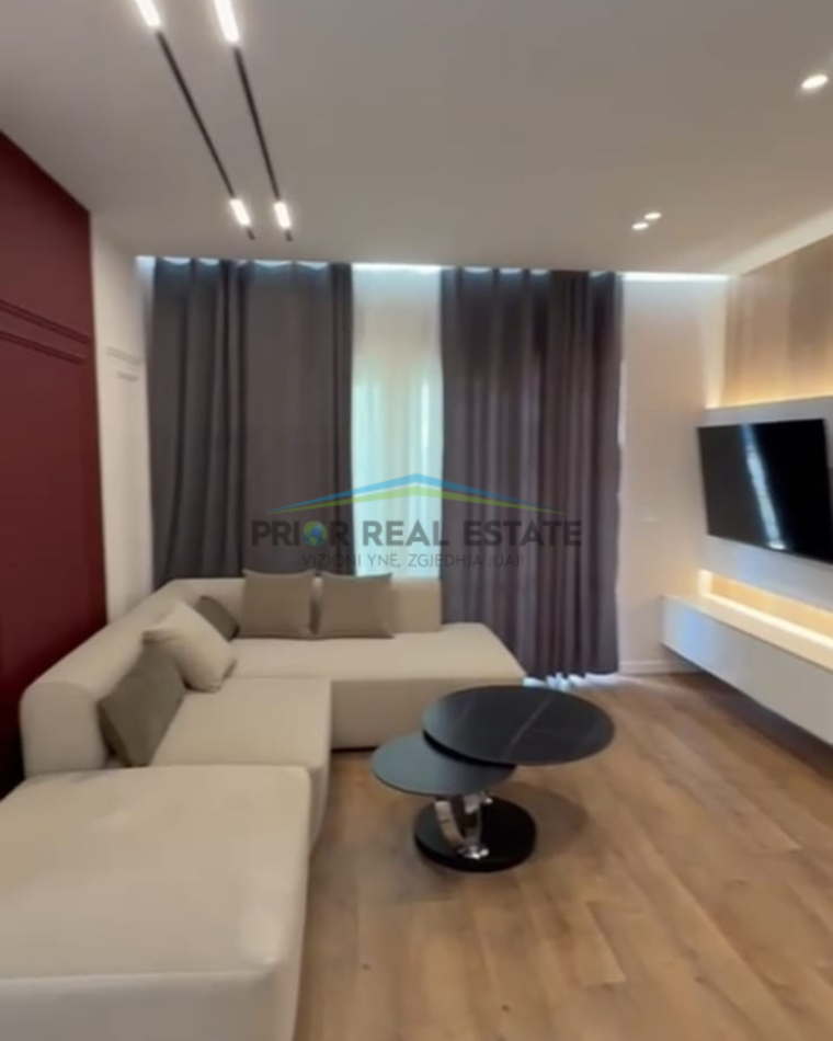 Tirane, jepet me qera apartament 2+1 Kati 9, 1.200 € (Zogu i Zi)