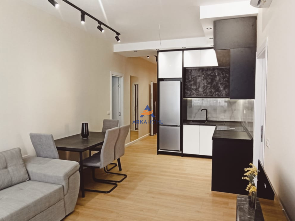 Tirane, shes apartament 2+1+Ballkon Kati 7, 88 m² 143.000 € (DRITAN HOXHA LAPRAKE)
