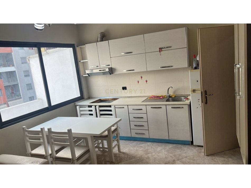 Tirane, jepet me qera apartament 2+1+Ballkon Kati 6, 80 m² 400 € (Astir)