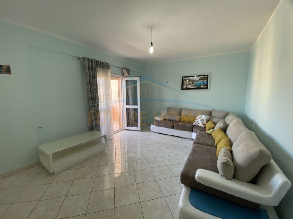 Durres, jepet me qera apartament 3+1+Ballkon Kati 7, 130 m² 600 € (Prane rruga Taulantia , Vollga)
