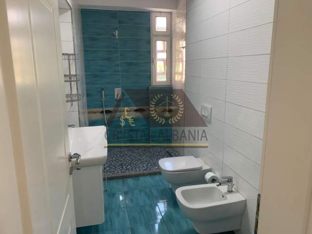 Tirane, jepet me qera apartament 1+1+BLK Kati 2, 70 m² 450 Euro (Restorant Piazza)