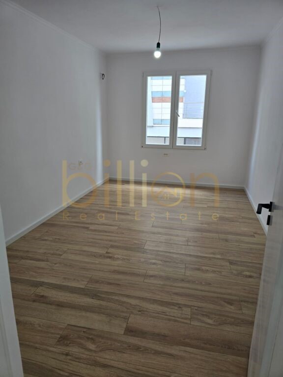 PRANE QENDRES SHITET APARTAMENT 2+1