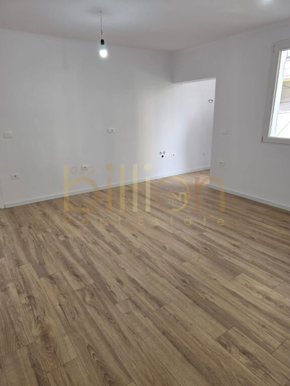 PRANE QENDRES SHITET APARTAMENT 2+1