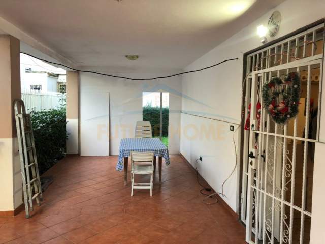 Durres, shitet shtepi 2+1+A+BLK Kati 0, 228 m² 100.000 Euro (stadiumi)