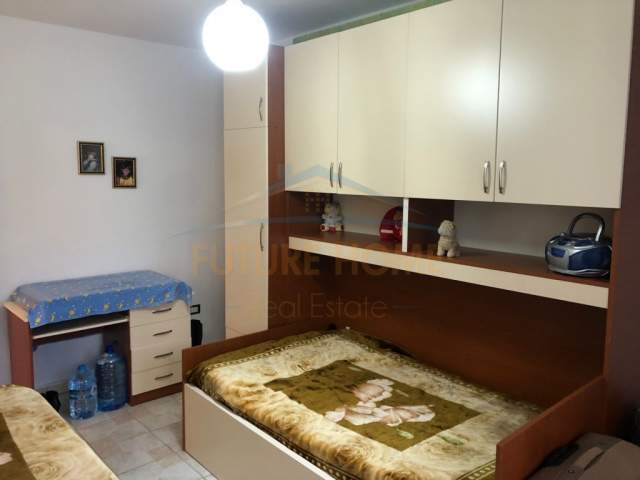 Durres, shitet shtepi 2+1+A+BLK Kati 0, 228 m² 100.000 Euro (stadiumi)