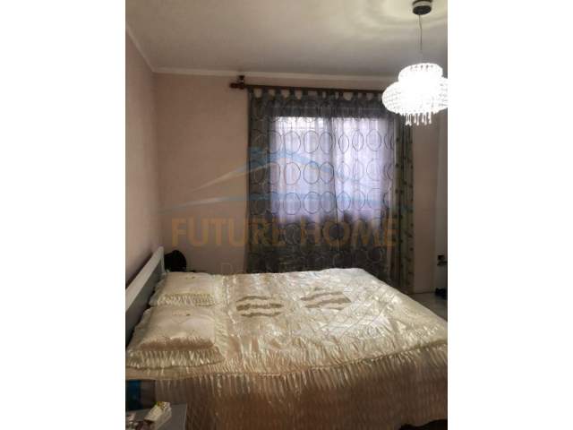 Durres, shitet shtepi 2+1+A+BLK Kati 0, 228 m² 100.000 Euro (stadiumi)