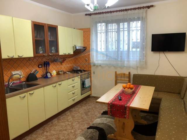 Durres, shitet shtepi 2+1+A+BLK Kati 0, 228 m² 100.000 Euro (stadiumi)