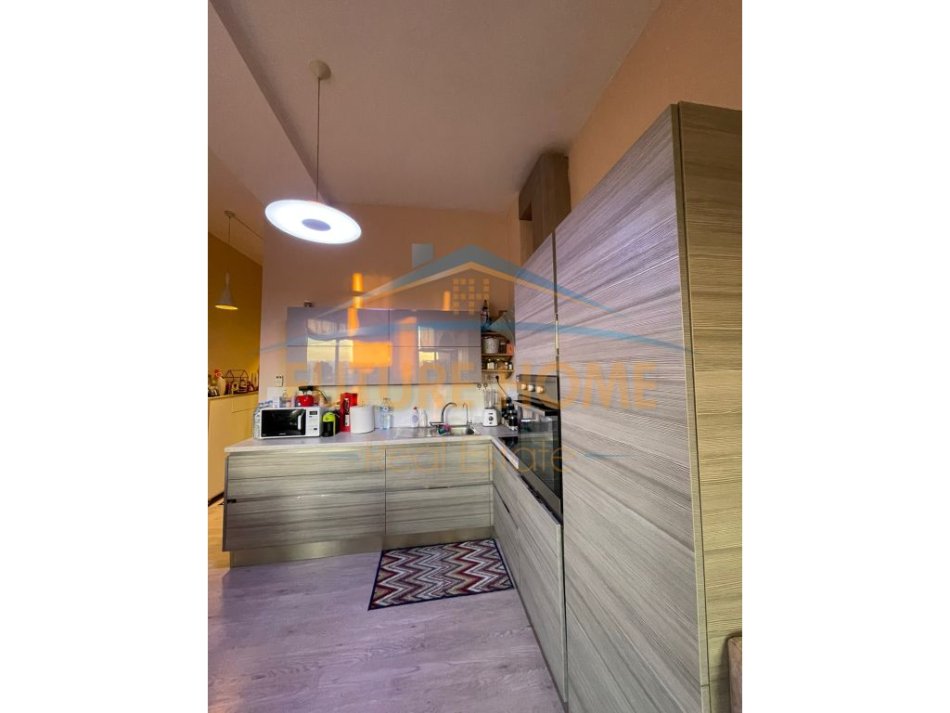 Shitet , Apartament 3+1+ Verandë, Kompleksi Kontakt , Tiranë.
