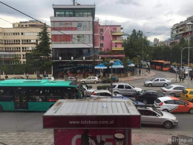 Tirane, jepet me qera Vile 2+1+BLK Kati 2, 200 m² 1.500 Euro (21 Dhjetori)
