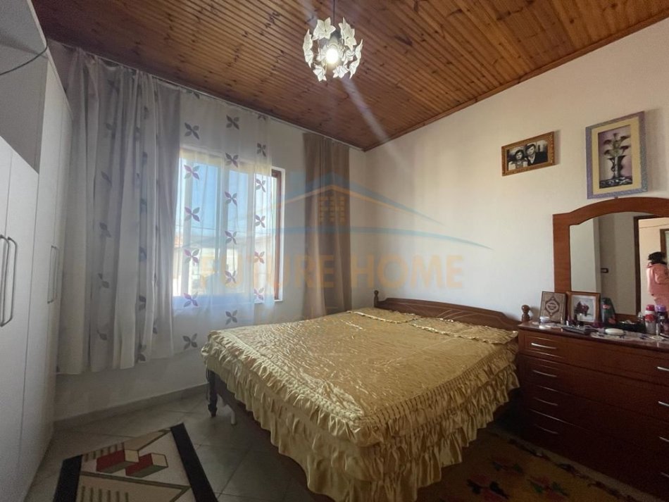 Tirane, shitet shtepi 3+1+Ballkon Kati 2, 294 m² 150.000 € (Institut)
