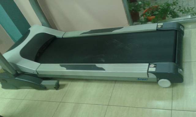 Tirane, shes Piste vrapimi gjysem profesionale 400 Euro