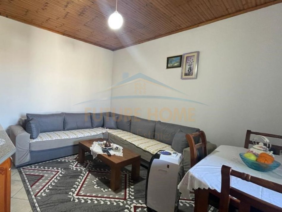 Tirane, shitet shtepi 3+1+Ballkon Kati 2, 294 m² 150.000 € (Institut)