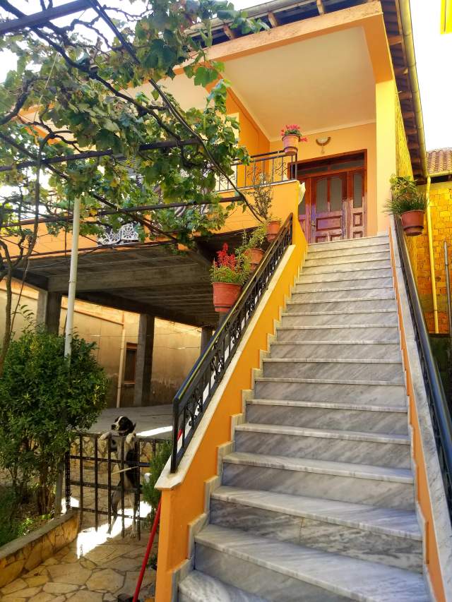 Selitë e vogel,500m larg universitetit marlin barleti,rruga ilia dilo sheperi,tirane.