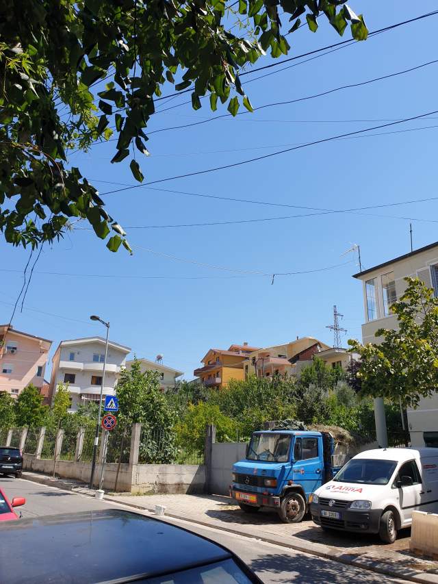 Shitet Truall 250m², 350euro €/m², Zona Vilave Gjermane / mbi fushat Q.Studenti, Rr.G.Pashko, mbi Fak.Ekonomik/Terminali,1.5 km / 15-min këmb Ura Elb 