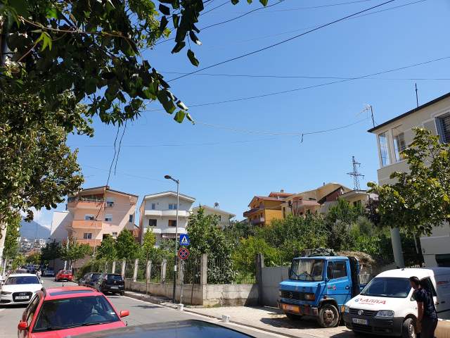 Shitet Truall 250m², 350euro €/m², Zona Vilave Gjermane / mbi fushat Q.Studenti, Rr.G.Pashko, mbi Fak.Ekonomik/Terminali,1.5 km / 15-min këmb Ura Elb 