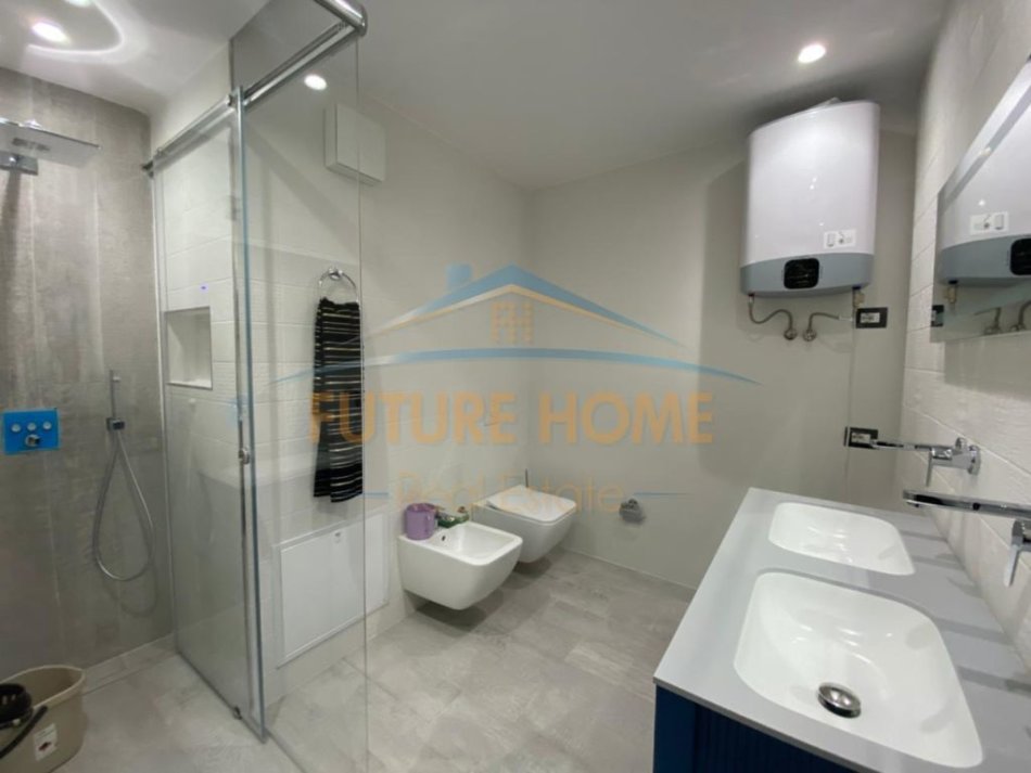 Durres, jepet me qera apartament 1+1+Aneks+Ballkon Kati 12, 95 m² 900 € (Taulantia)