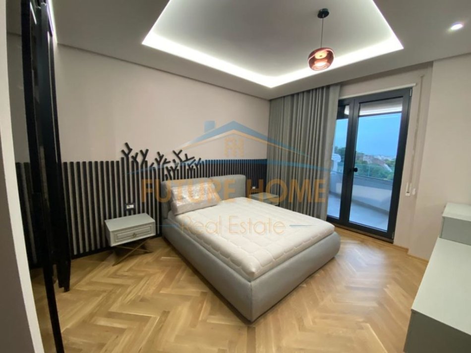 Durres, jepet me qera apartament 1+1+Aneks+Ballkon Kati 12, 95 m² 900 € (Taulantia)