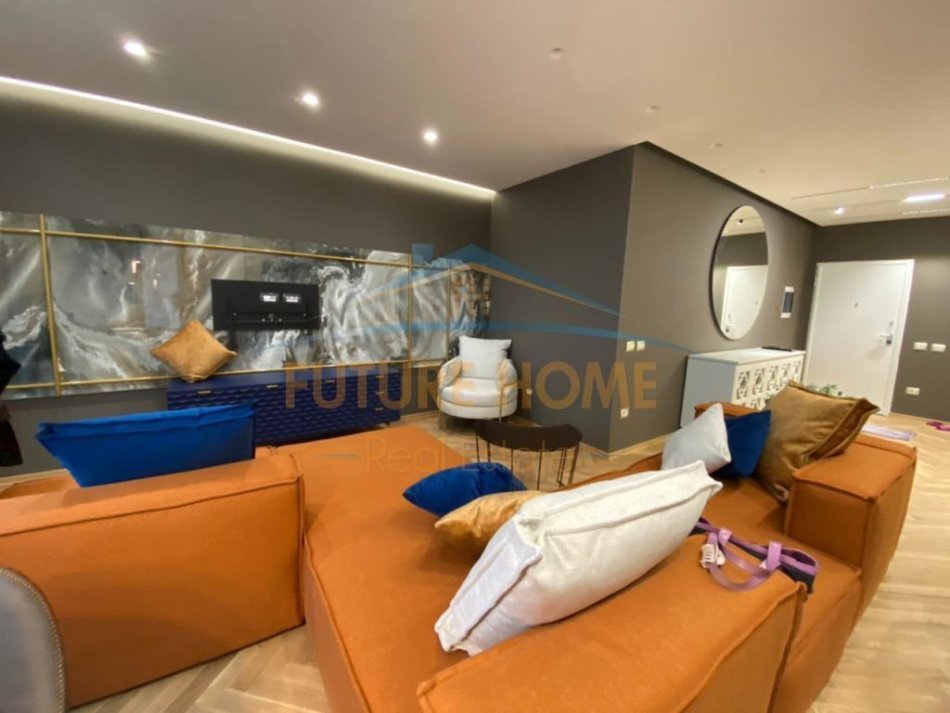 Durres, jepet me qera apartament 1+1+Aneks+Ballkon Kati 12, 95 m² 900 € (Taulantia)